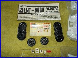 VINTAGE 1/25 AMT Ford LNT-8000 Conventional, opened. #T504