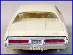 VTG 1972 White Chevrolet Chevy Impala PROMO Non Friction AMT 1/25 NICE