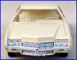 VTG 1972 White Chevrolet Chevy Impala PROMO Non Friction AMT 1/25 NICE