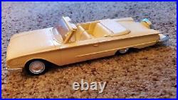 Vintage 1960 Ford Sunliner Convertible AMT Model Kit