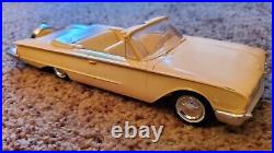 Vintage 1960 Ford Sunliner Convertible AMT Model Kit
