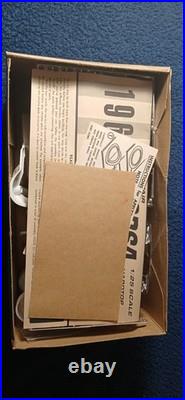 Vintage 1966 AMT 1966 Corvair Corsa Hardtop 1/25 Model with Original Box 5726-150