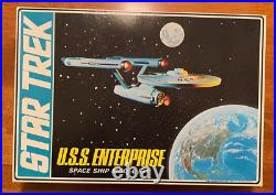 Vintage 1968 AMT STAR TREK USS Enterprise Model Kit S951 Complete Open Box