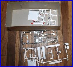 Vintage AMT 1962 Ford Fairlane Sedan 3 in 1 Customizing 1/25 Toy Car Model Kit