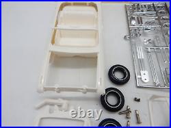 Vintage AMT 1962 Ford Galaxie Convertible 3 in 1 Customizing 125 Model Kit K112