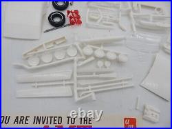 Vintage AMT 1962 Ford Galaxie Convertible 3 in 1 Customizing 125 Model Kit K112