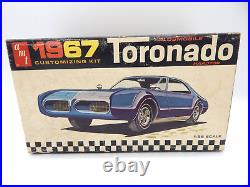 Vintage AMT 1967 Oldsmobile Toronado Hardtop 125 Model Kit 6937-200