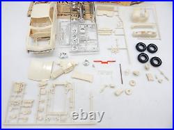 Vintage AMT 1967 Oldsmobile Toronado Hardtop 125 Model Kit 6937-200