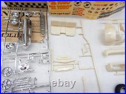 Vintage AMT 1967 Oldsmobile Toronado Hardtop 125 Model Kit 6937-200