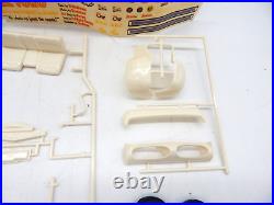 Vintage AMT 1967 Oldsmobile Toronado Hardtop 125 Model Kit 6937-200