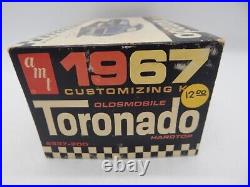 Vintage AMT 1967 Oldsmobile Toronado Hardtop 125 Model Kit 6937-200