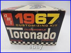 Vintage AMT 1967 Oldsmobile Toronado Hardtop 125 Model Kit 6937-200