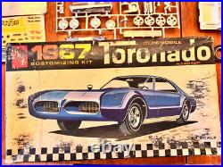 Vintage AMT 1967 Oldsmobile Toronado Hardtop 125 Model Kit 6937-200 COMPLETE