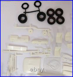 Vintage AMT 1968 Mustang 2+2 GT Customizing Model Kit #6168-002