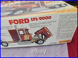Vintage AMT 1/32 Ford LTL-9000 Snap Fit Vintage Model Kit HARD TO FIND