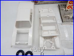 Vintage AMT 63 Lincoln Continental Hardtop Customizing 125 Model Kit 6423-149
