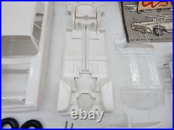 Vintage AMT 63 Lincoln Continental Hardtop Customizing 125 Model Kit 6423-149
