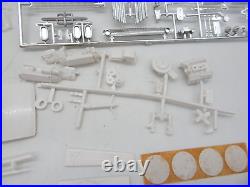 Vintage AMT 63 Lincoln Continental Hardtop Customizing 125 Model Kit 6423-149