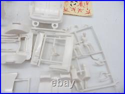 Vintage AMT 64 Chrysler Imperial Convertible Customizing 125 Model Kit 6814-150