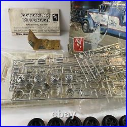 Vintage AMT Peterbilt Wrecker Blue Tow Truck 1/25 Scale Model T522 Made in USA