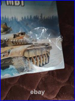Vintage AMT T74 Soviet MBT Tank 1/35 Scale Model Kit #8674