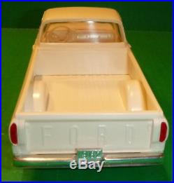 Vintage Amt 1962 Ford F-100 Camper Pickup K132 1/25 Model Car Mountain Built