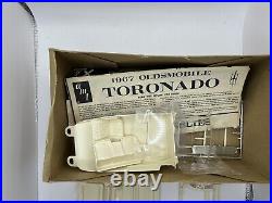 Vintage Amt 1/25 Model Kit, 1967 Oldsmoble Toronado, 6937-200, Gene Winfield