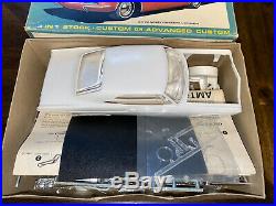 Vintage Amt'65 Chevrolet Impala Ss Fastback (3-in-1) Model Kit