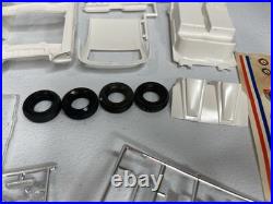 Vintage Car Model Kit Amt 1964 Ford Thunderbird Convertible