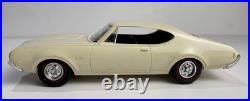 Vintage Johan Model 1968 Oldsmobile 442 vintage Promo model 1/25 McM