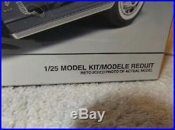 Vintage Model Kits-1962 Chevy Corvette Stingray Convertible-amt/ertl-1/25-new